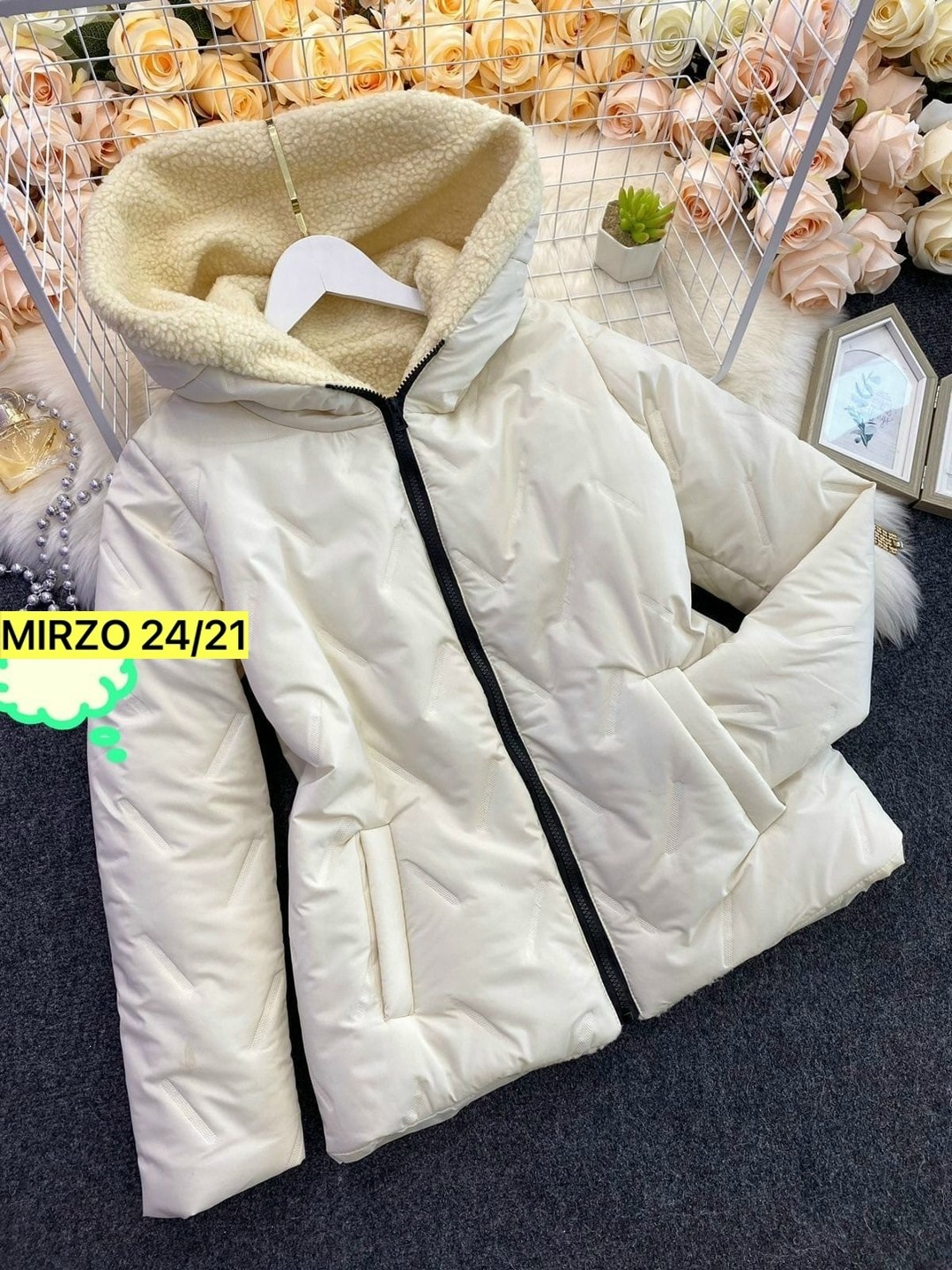 теплая куртка,куртка бомбер с капюшоном,женская куртка,курточка для милых дам,куртка стильная