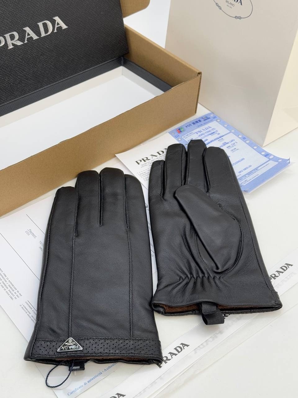 перчатки prada,кожаные перчатки prada,перчатки модные,мужские перчатки,кожаная перчатка