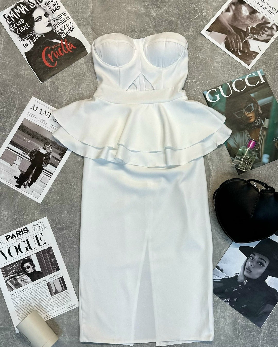 платье с баской на талии,платье баска белое,вечернее платье с баской в белом цвете,белый костюм с юбкой,белое вечернее платье с баской