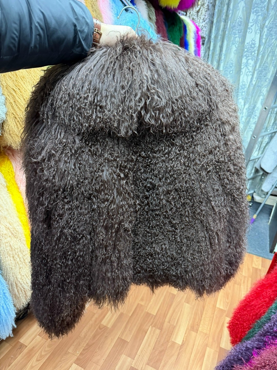 женская шуба из натурального монгольского овечьего меха,женская шуба из натурального овечьего меха,шуба из ламы натуральная,монгольская овечья шуба высокого качества,меховая куртка