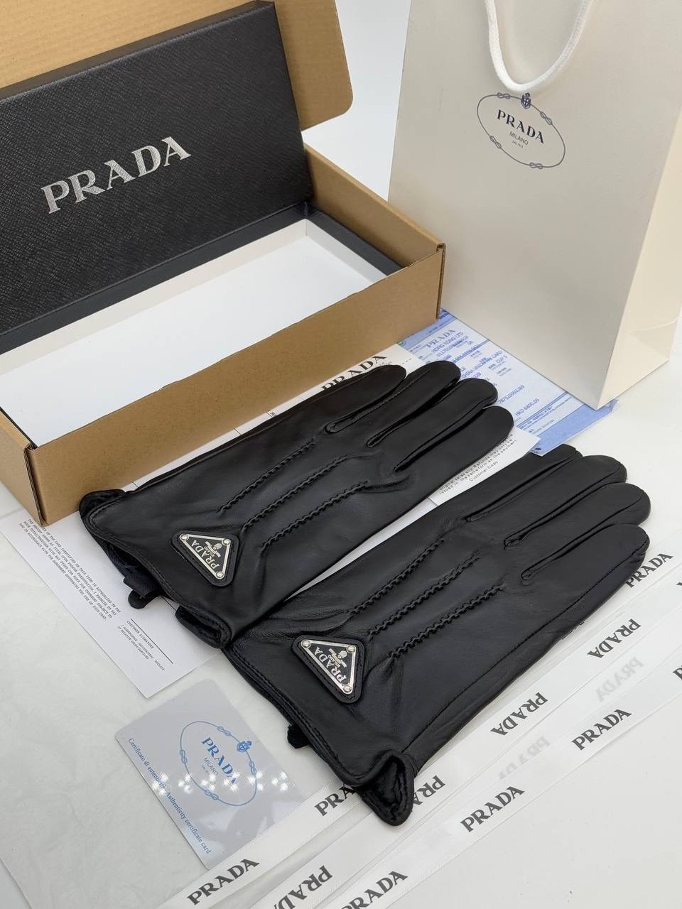 перчатки prada,кожаные перчатки prada,перчатки prada мужские,комбинированные перчатки prada,перчатки модные