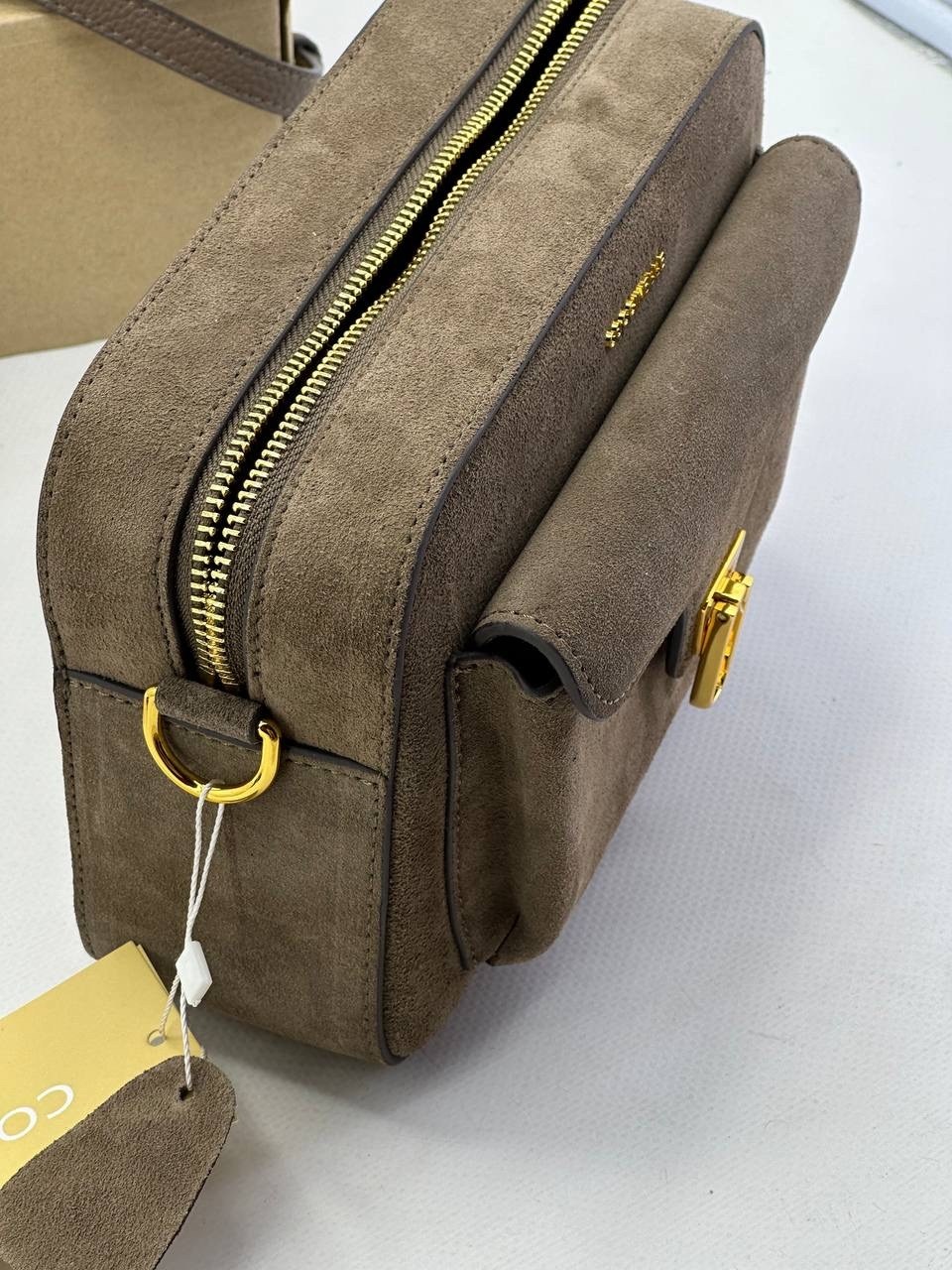 сумка coccinelle,женская сумка coccinelle,coccinelle liya medium suede,coccinelle beat soft,замшевая сумка coccinelle