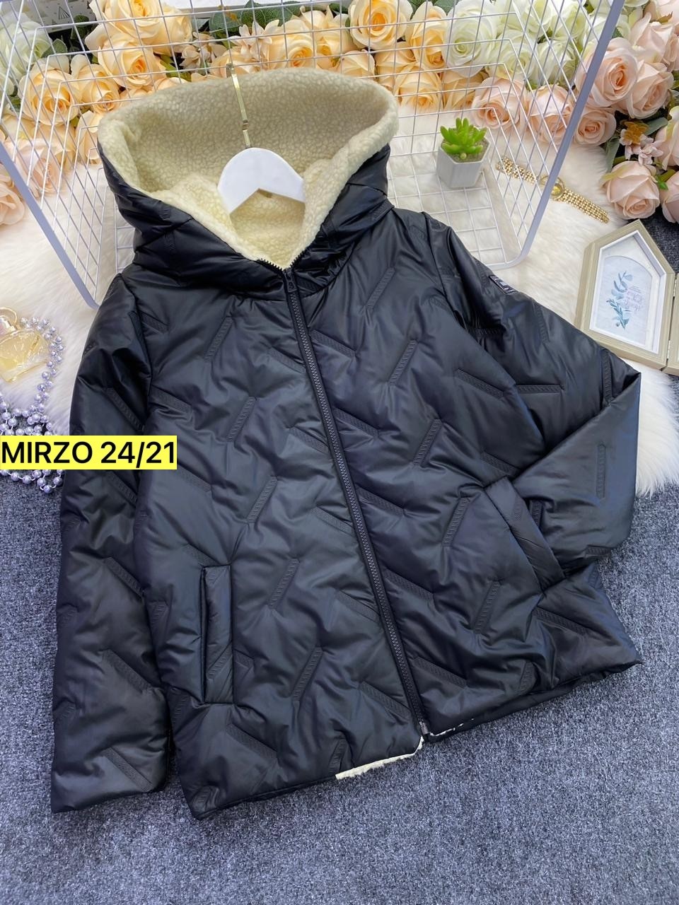 теплая куртка,куртка бомбер с капюшоном,женская куртка,курточка для милых дам,куртка стильная