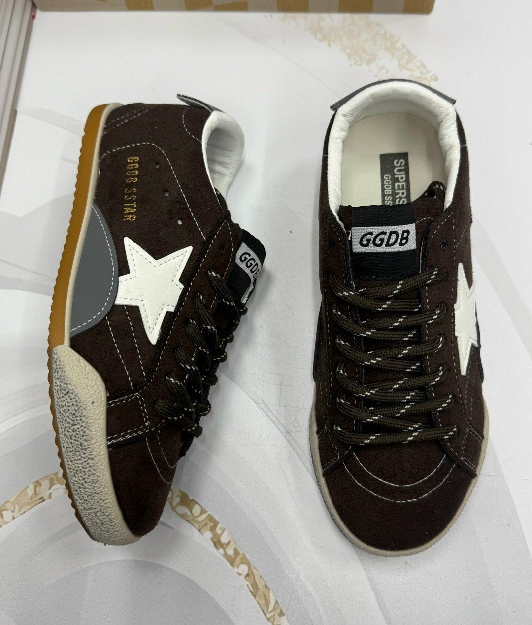 замшевые низкие кеды ballstar с аппликацией в виде звезд golden goose черный,кеды golden goose,лаковые кроссовки golden goose,,мужские замшевые низкие кроссовки с вышитыми звездами superstar gold