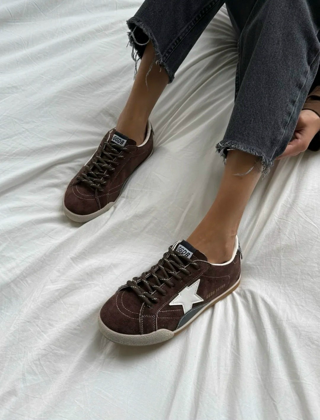 ,кроссовки golden goose hi star из замши коричневый,лаковые кроссовки golden goose,кеды golden goose,golden goose кроссовки super-star коричневый