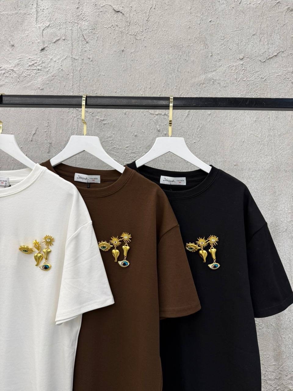 футболка оверсайз женская,футболка черная оверсайз,футболка оверсайз,футболка женская,футболка оверсайз с нашивкой