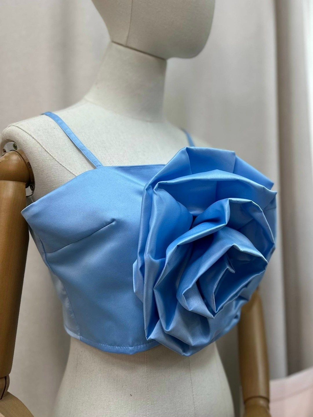 атласное платье,платье стильное,платье женская,вечернее платье,приталенное платье