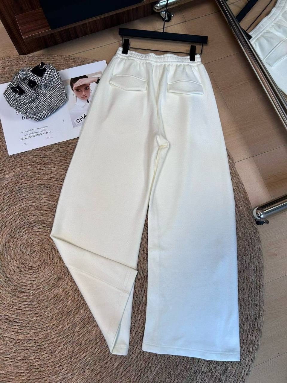 модные брюки,брюки с высокой талией,брюки с широкими штанинами,штаны белые,спортивные штаны