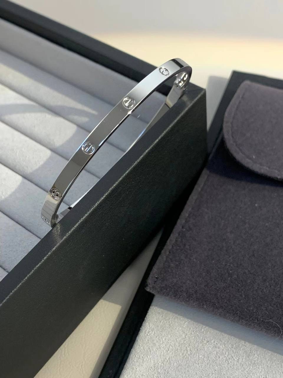 браслет картье,браслет cartier,браслет cartier love белое золото,золотой браслет,браслет картье серебряный