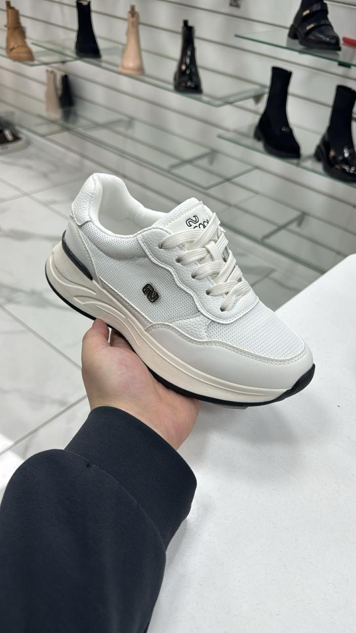 женские кроссовки,, кроссовки,бежевые кроссовки,кроссы женские