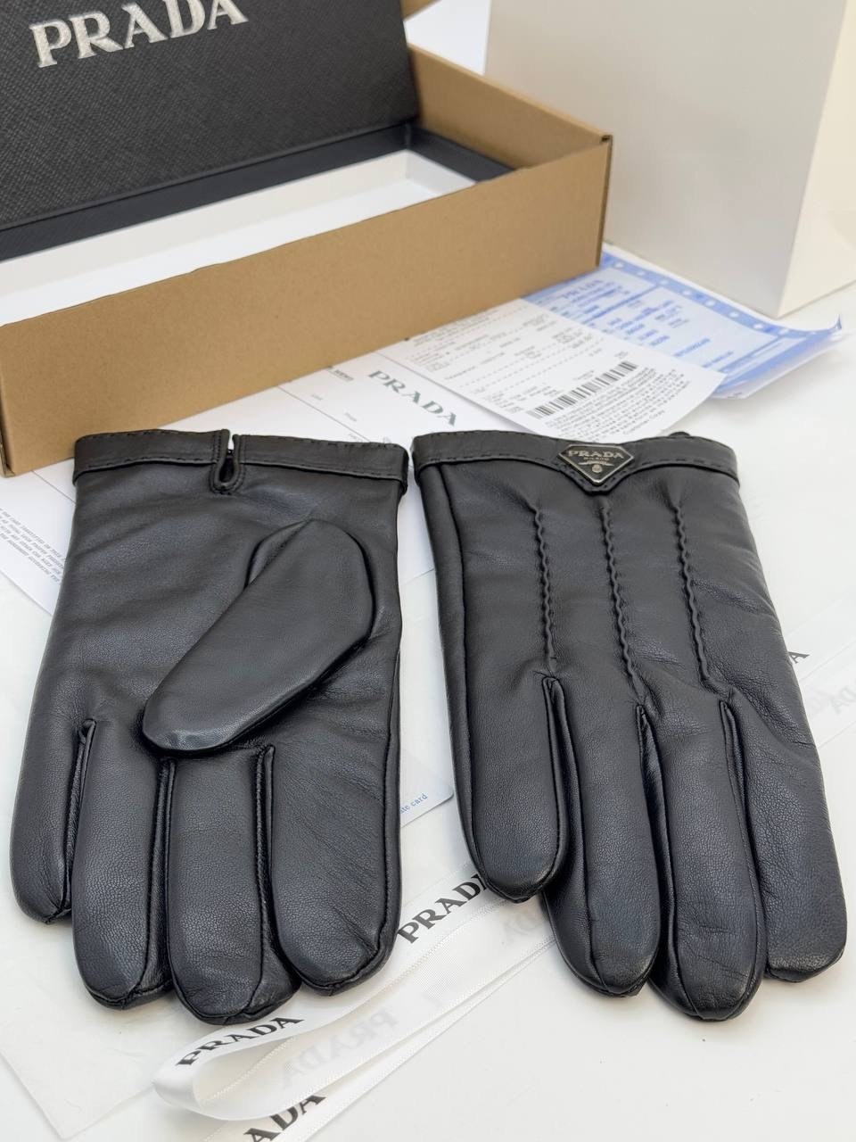 перчатки prada,перчатки модные,кожаные перчатки prada,женские перчатки,перчатки