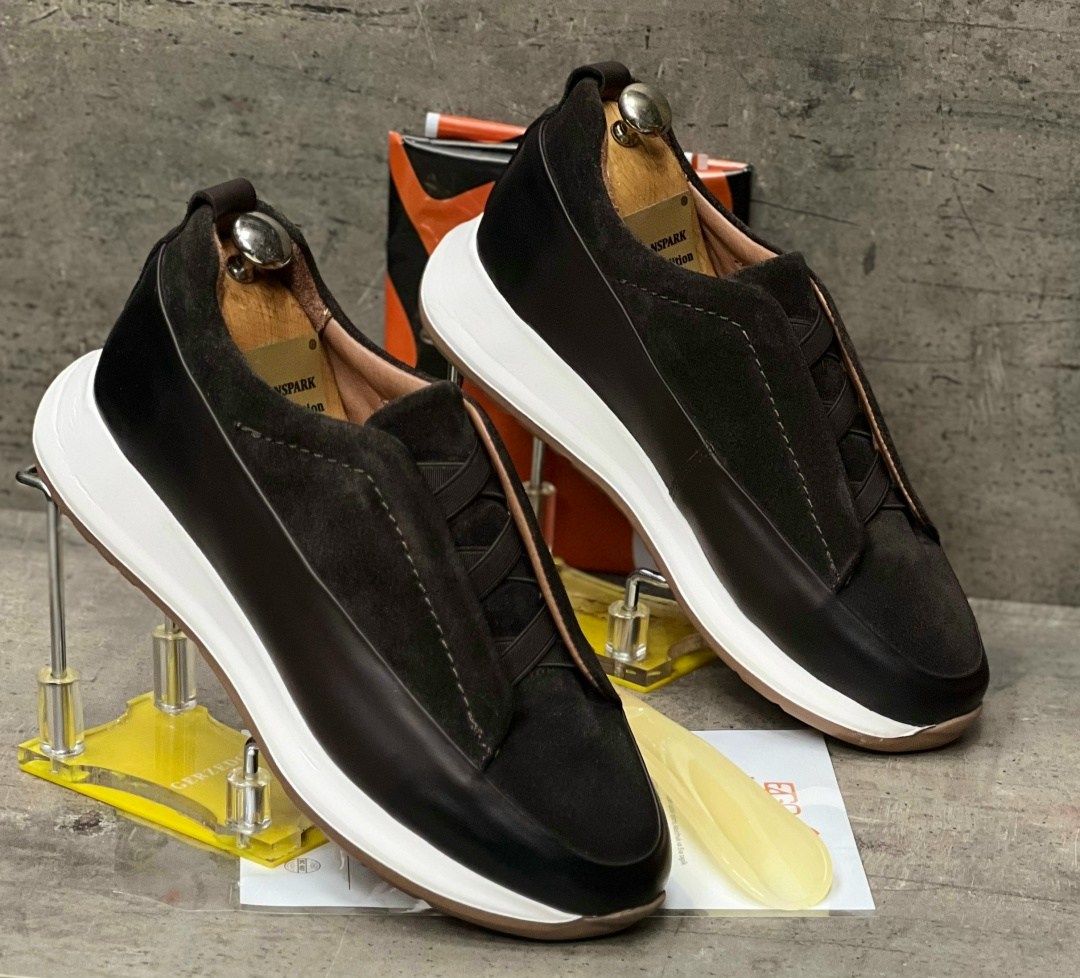 ,замшевые кроссовки,кроссовки для мужчин замш,замшевые кроссовки мужские,спортивная