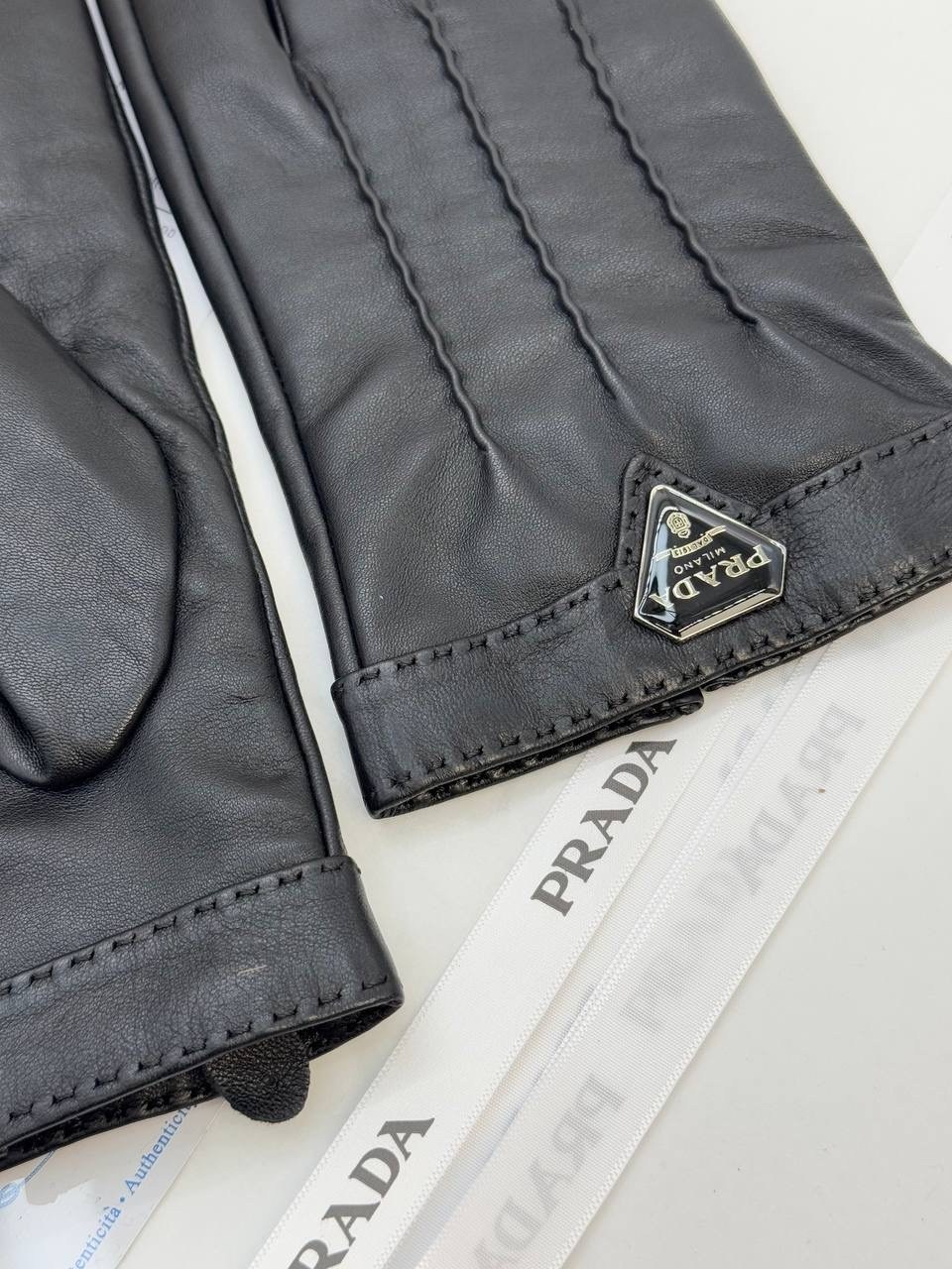 перчатки prada,перчатки модные,кожаные перчатки prada,женские перчатки,перчатки