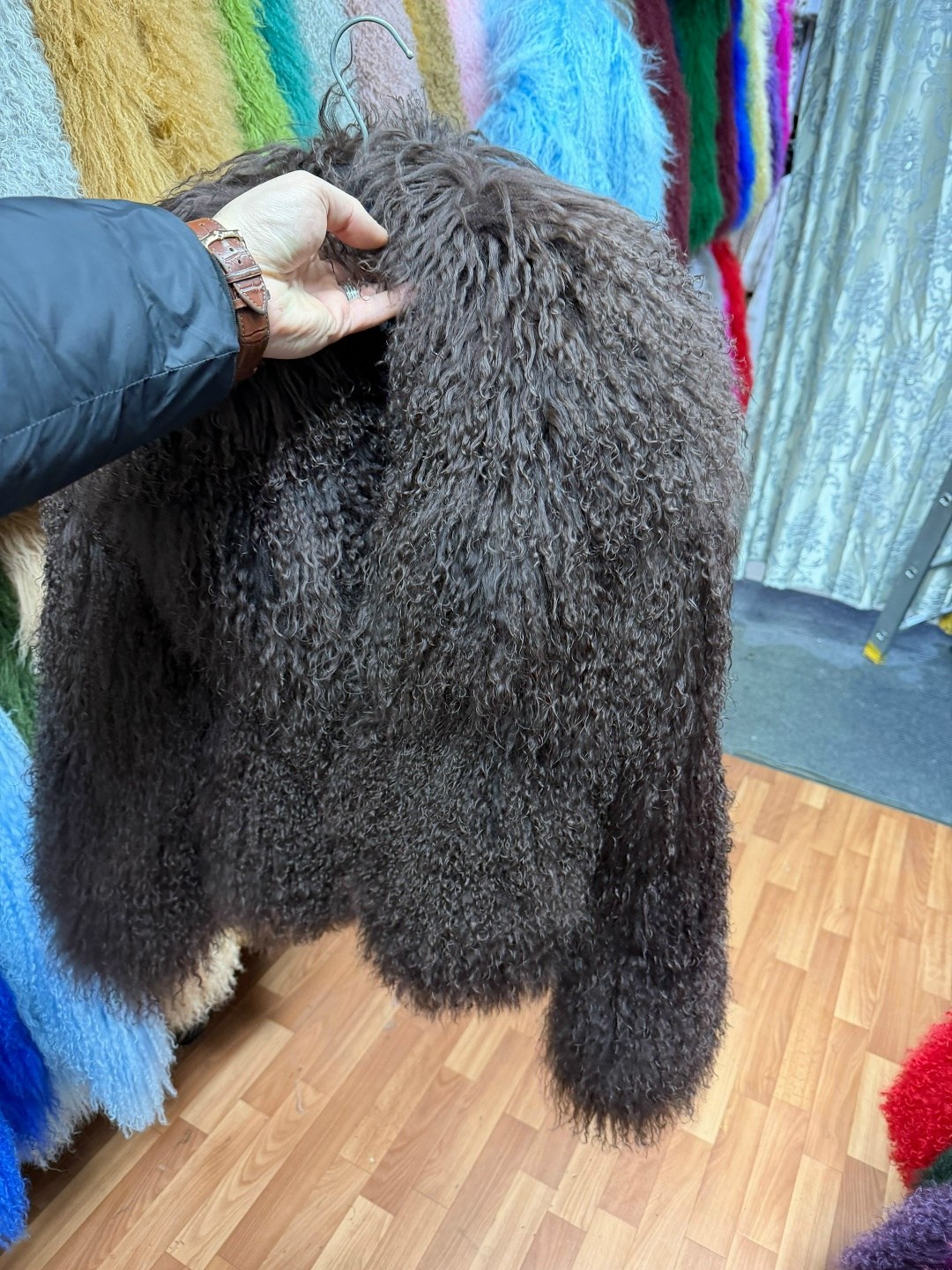 женская шуба из натурального монгольского овечьего меха,женская шуба из натурального овечьего меха,шуба из ламы натуральная,монгольская овечья шуба высокого качества,меховая куртка