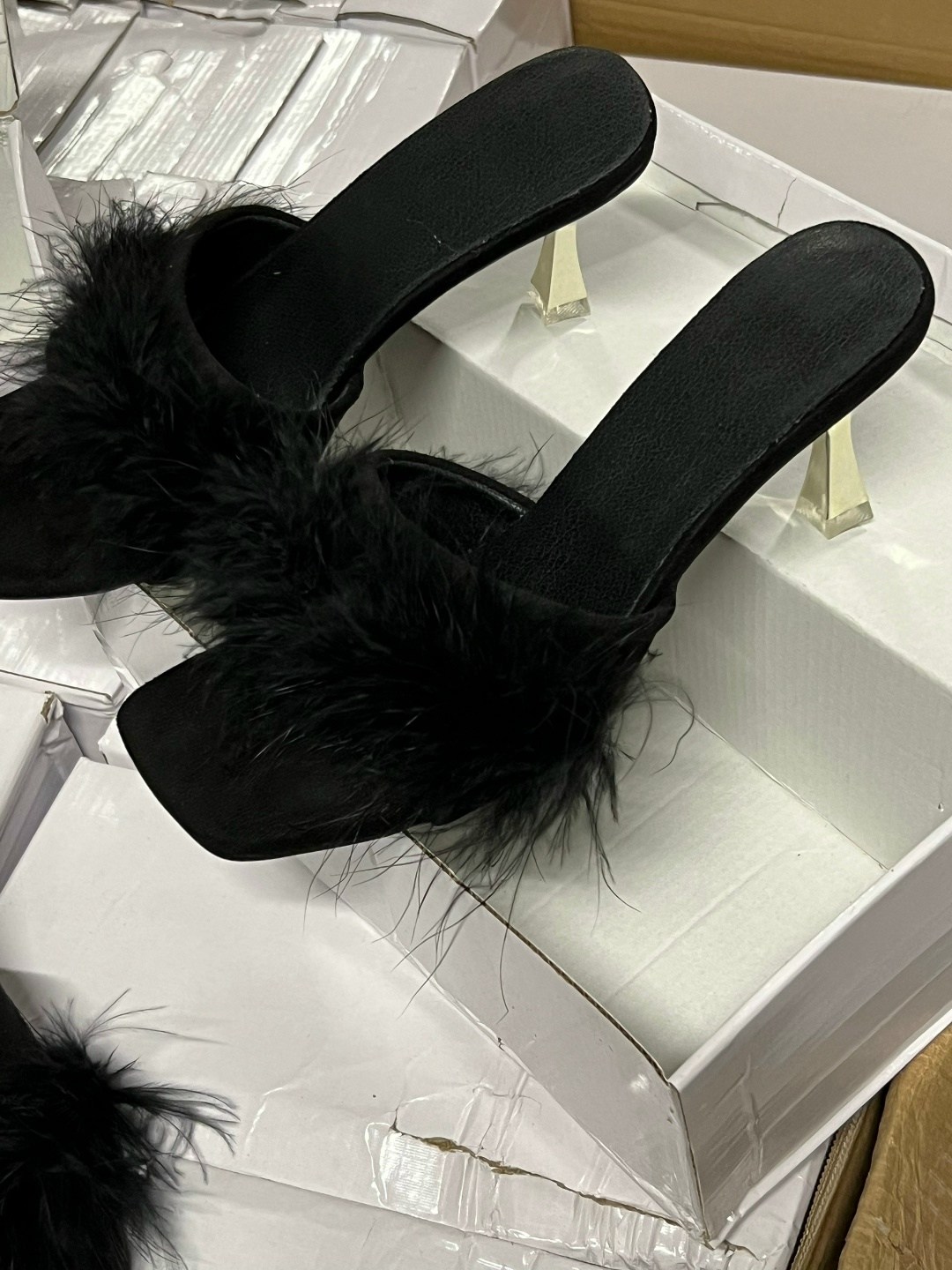 шлепки на каблуке с мехом,босоножки с мехом,тапочки модные,меховые босоножки рандеву,меховые босоножки