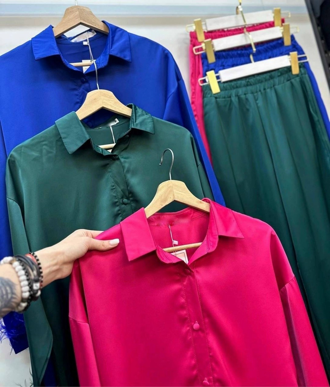 атласные костюмы,женский брючный костюм,костюм атлас,женские костюмы,брючный атласный костюм