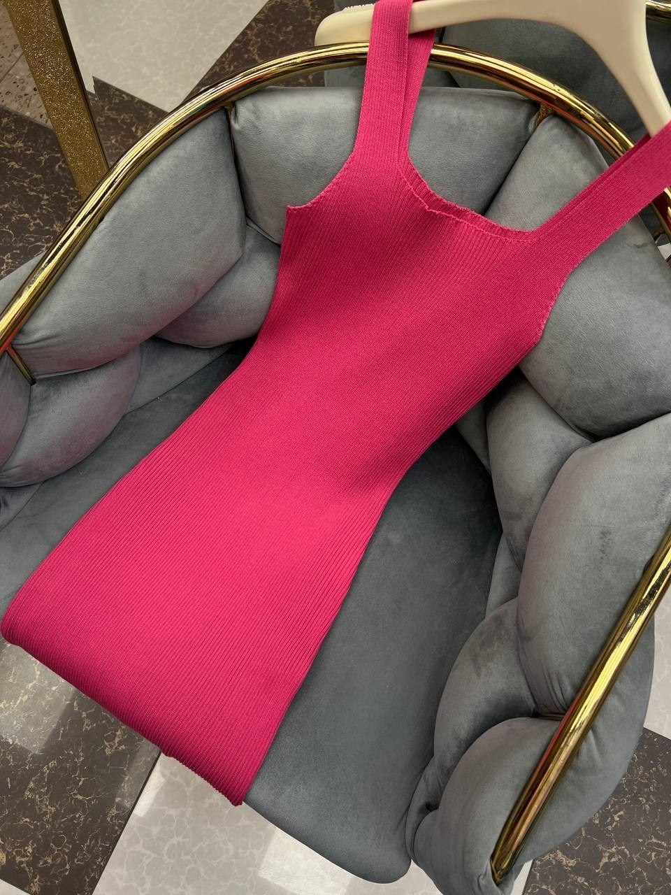 розовое платье лапша,платье-лапша,платье лапша на лямках,стильное платье,малиновое платье