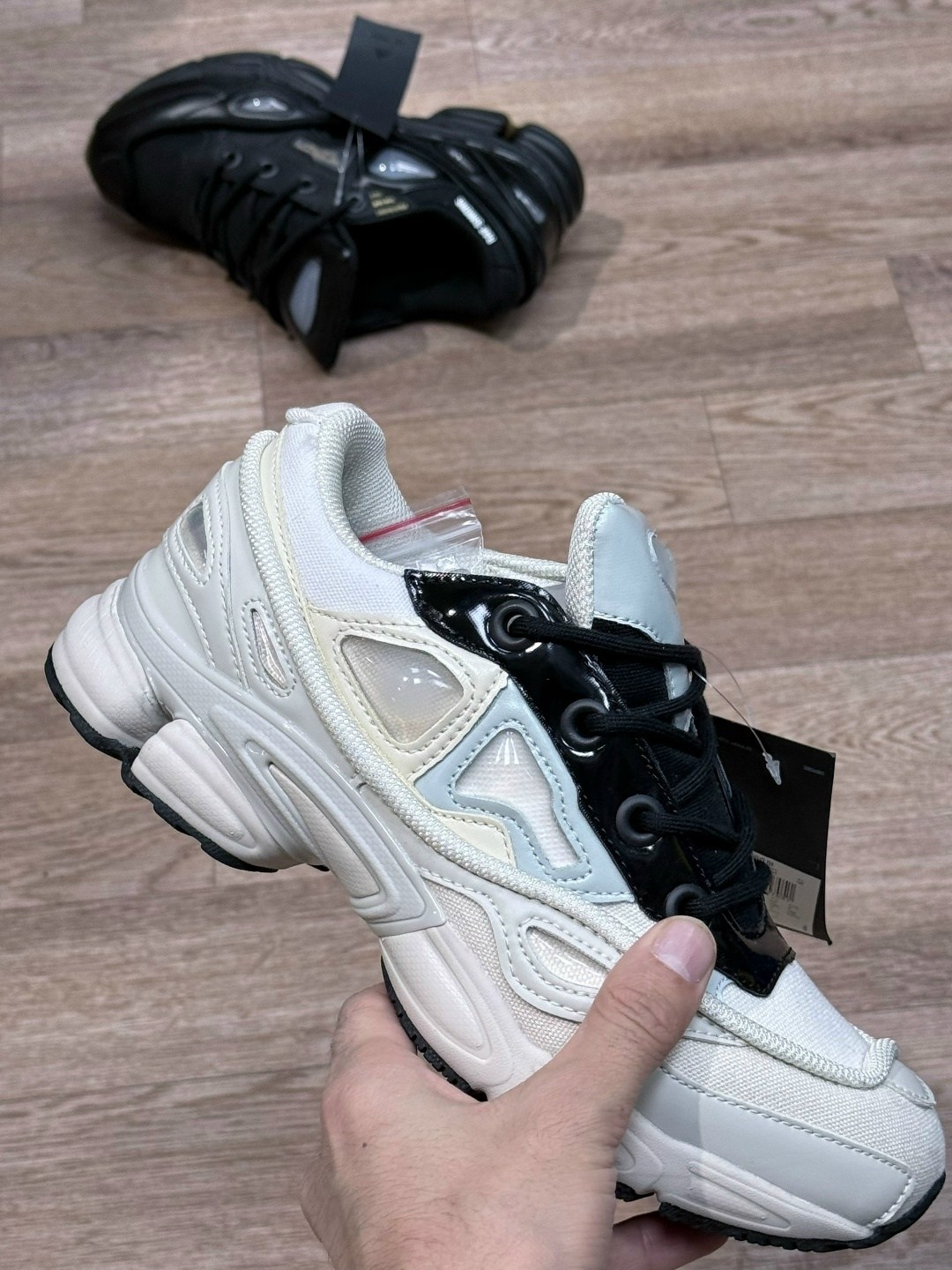 кроссовки adidas raf simons x ozweego 'tactile rose' розовый,кроссовки adidas by raf simons ozweego 3 синие с розовым,кроссовки raf simons x ozweego adidas розовый,adidas by raf simons ozweego 3 синие