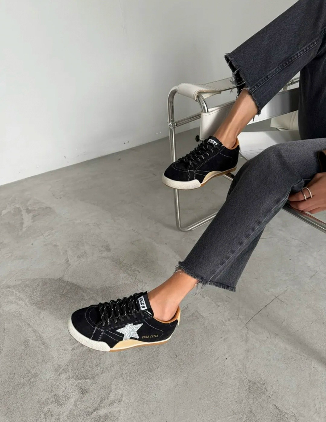 ,кроссовки golden goose hi star из замши коричневый,лаковые кроссовки golden goose,кеды golden goose,golden goose кроссовки super-star коричневый