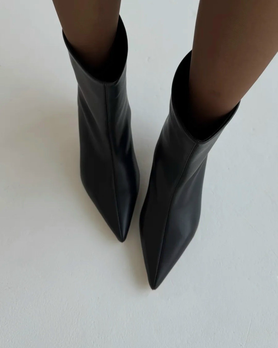 ботильоны демисезонные каблучок рюмочка starq 315398723,ботильоны демисезонные на низком каблуке шпильке emarti,ботильоны на каблуке осенние,демисезонные ботильоны,ботильоны с острым носом