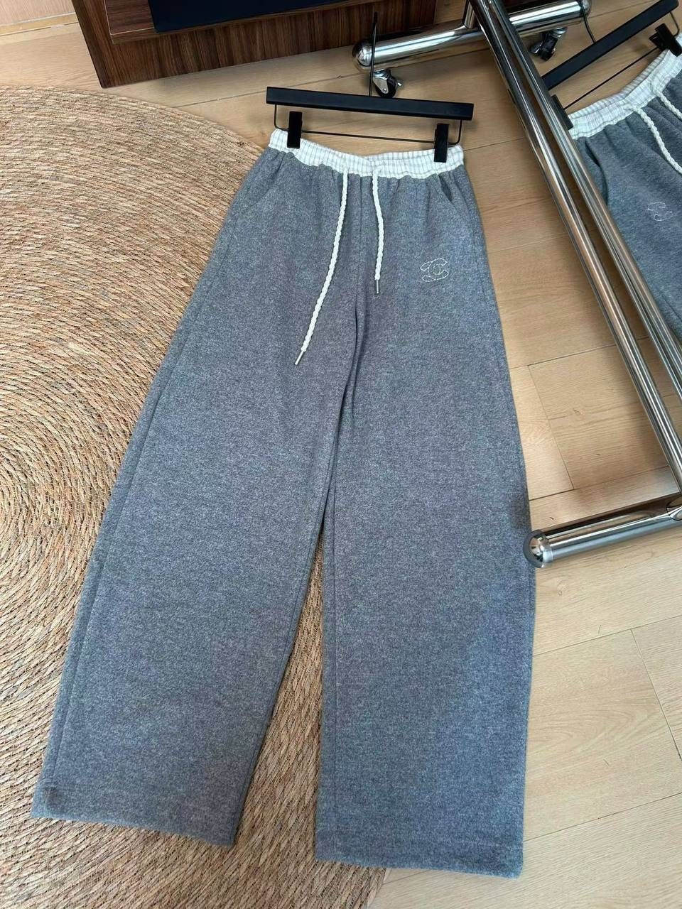 брюки спортивные,повседневные серые прямые спортивные брюки,брюки женские спортивные с широкими штанинами,брюки широкие,женские спортивные брюки в американском стиле серые