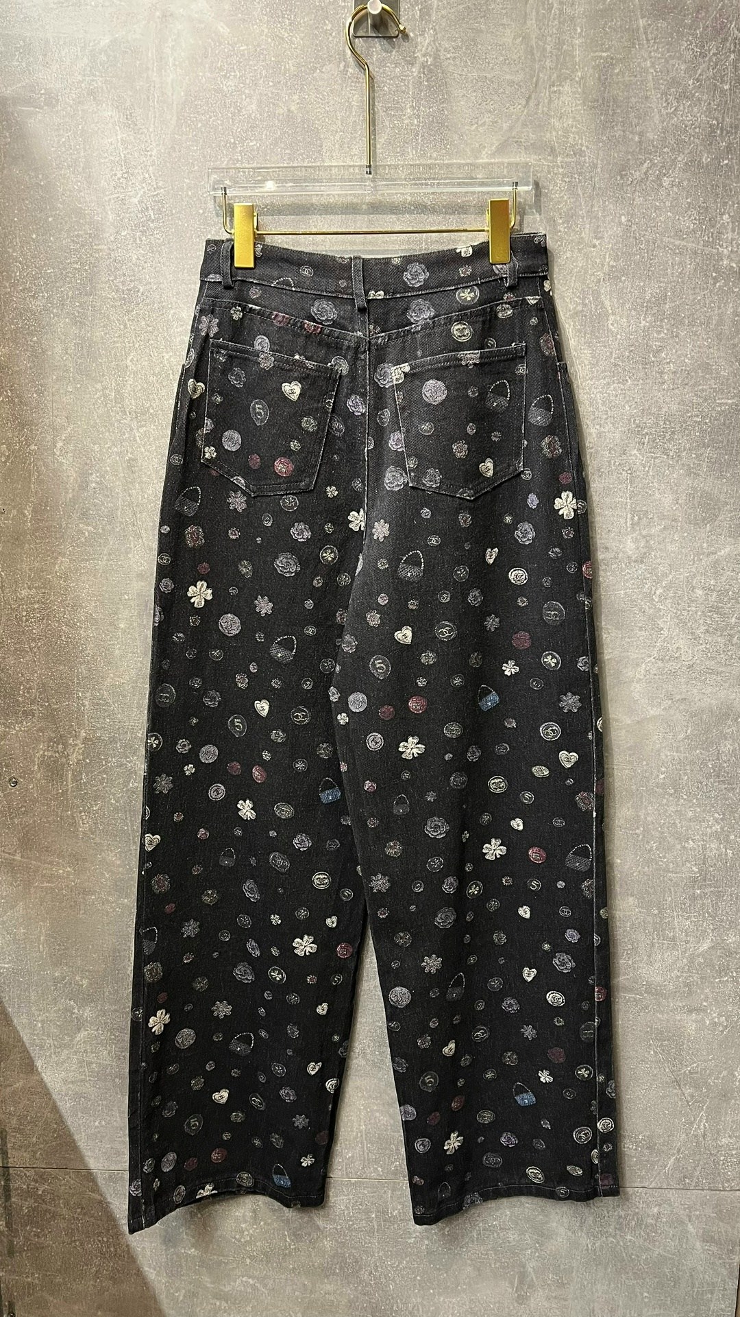 модные джинсовые куртки,куртка женская джинсовая оверсайз,куртка женская джинсовая,джинсовая куртка стильная,женская джинсовая куртка с принтом