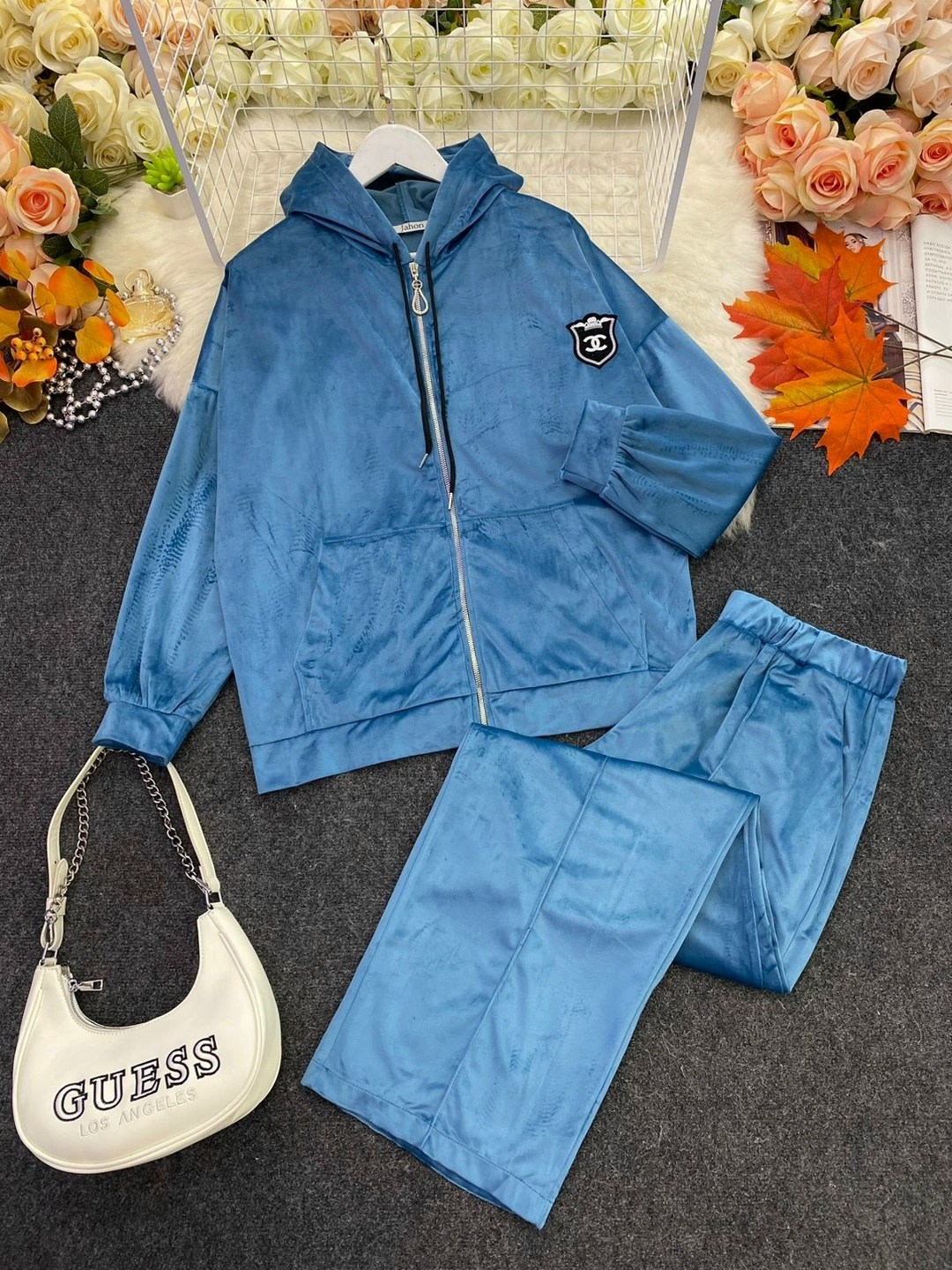 велюровый спортивная костюм,велюровый спортивный костюм женски,костюм из велюра женский,спортивный костюм велюровый женский голубой,костюмчик