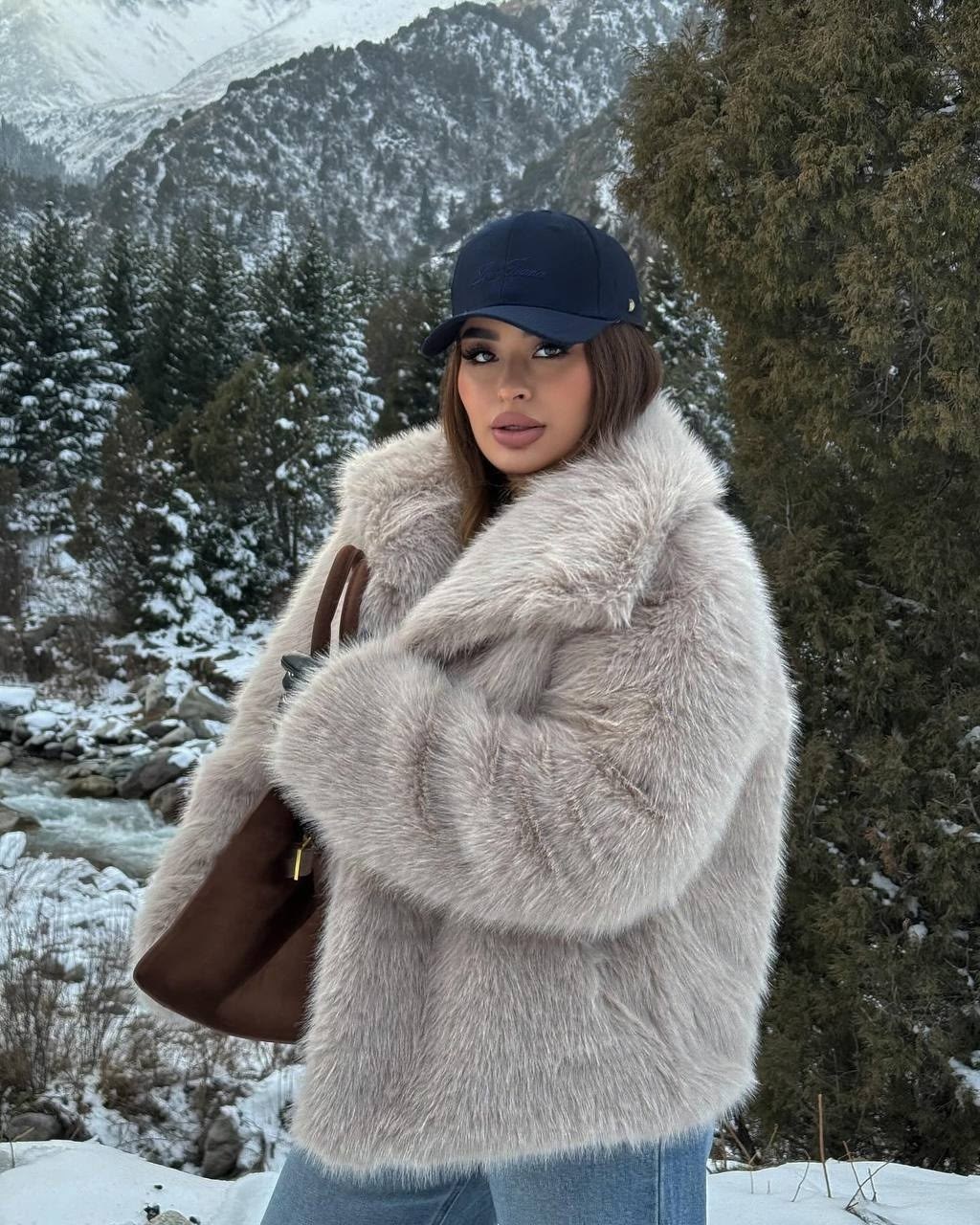 укороченная шуба из экомеха,шуба женская зимняя,шуба искусственная,короткая шуба,шуба женская искусственная короткая