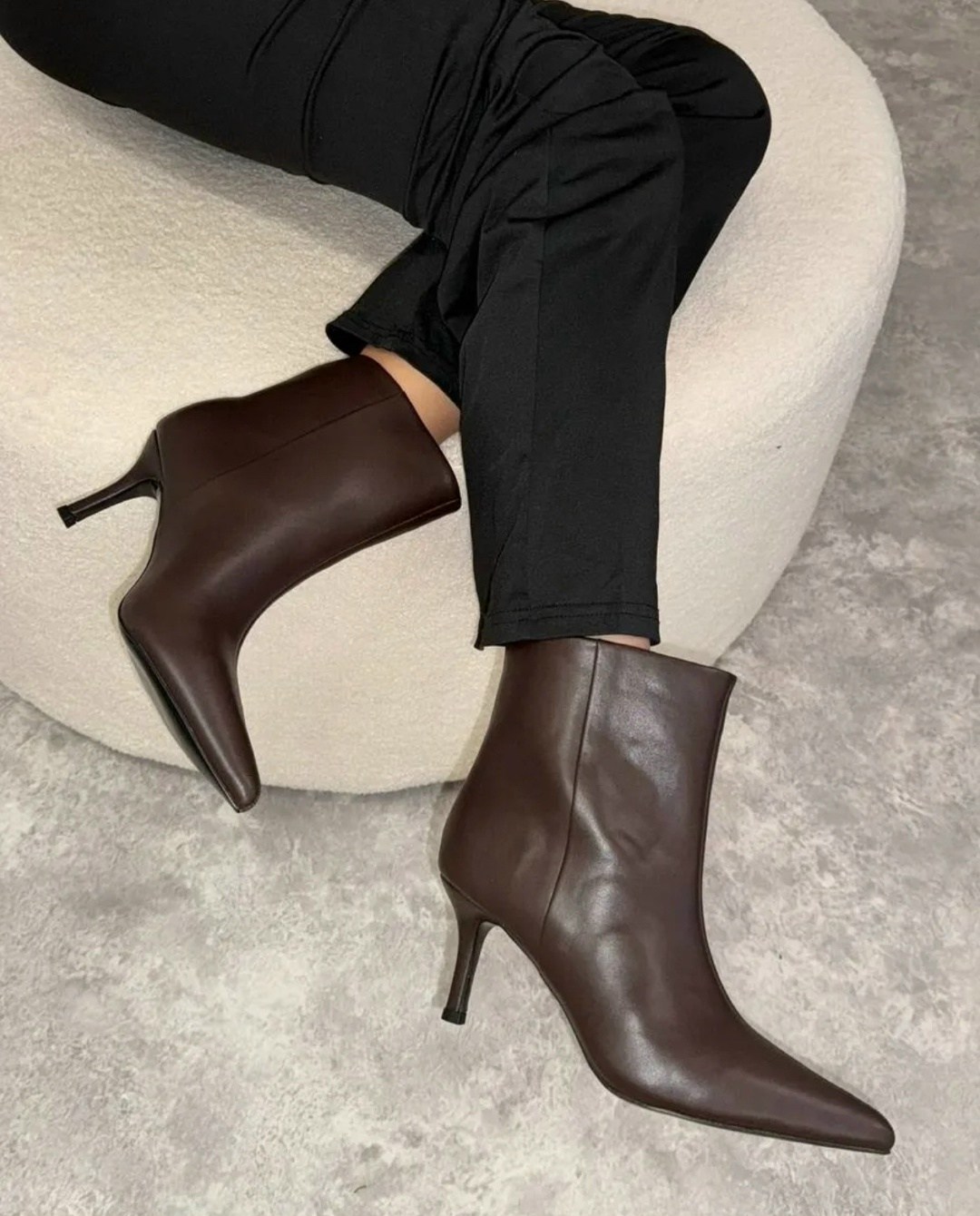 ботильоны демисезонные на каблуке шпильке londri,ботильоны демисезонные на каблуке шпильке,замшевые ботильоны,ботильоны,ботильоны демисезонные на каблуке шпильке londri цвет шоколадный