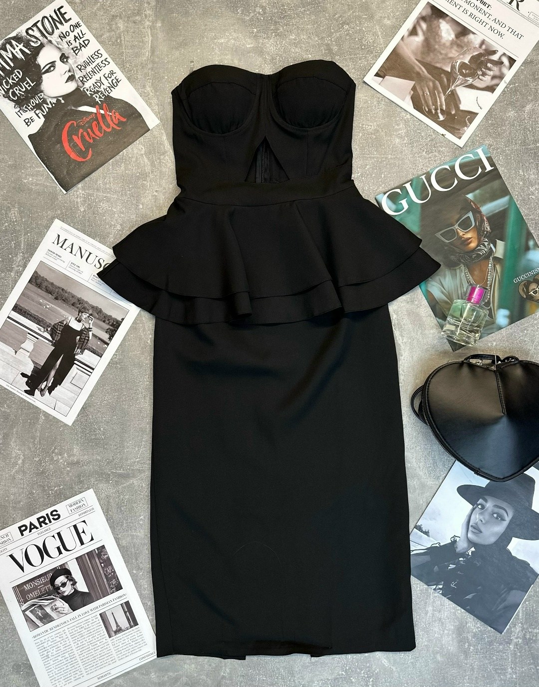 платье с баской на талии,платье баска белое,вечернее платье с баской в белом цвете,белый костюм с юбкой,белое вечернее платье с баской