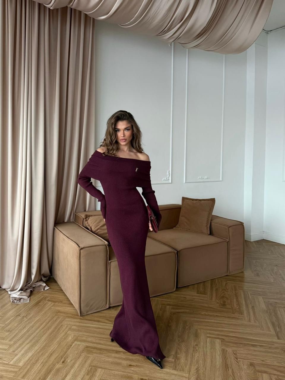 бордовое платье,платье вязаное,платье трикотажное,элегантное вязаное платье макси с открытыми плечами красного вина,длинное платье