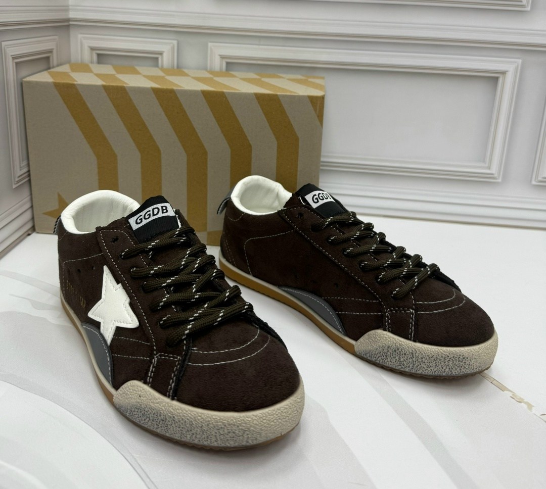 замшевые низкие кеды ballstar с аппликацией в виде звезд golden goose черный,кеды golden goose,лаковые кроссовки golden goose,,мужские замшевые низкие кроссовки с вышитыми звездами superstar gold