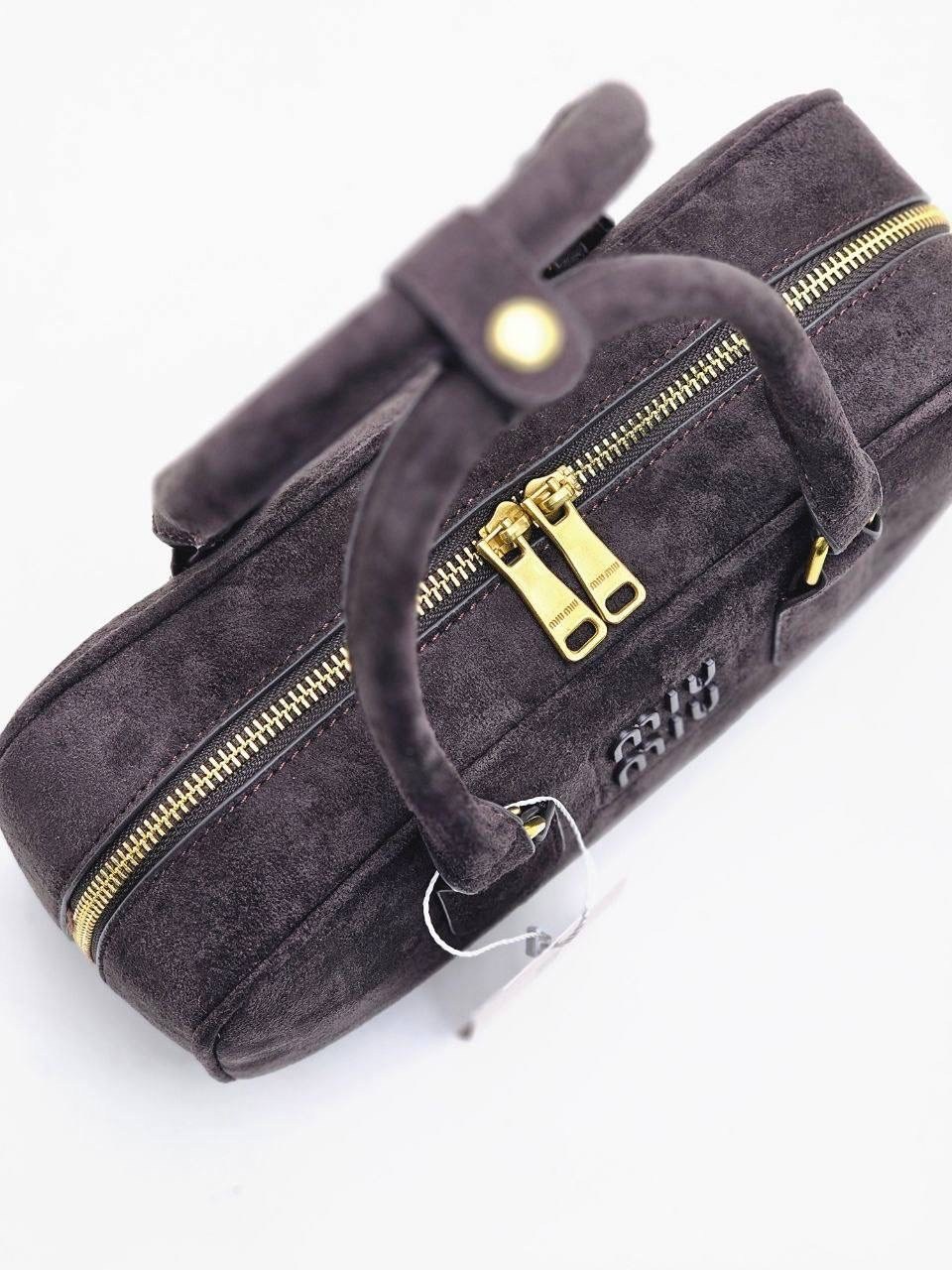 сумка miu miu,сумка,miu miu замшевая серая сумка 23x13 см,сумка женская miu miu,замшевая сумка