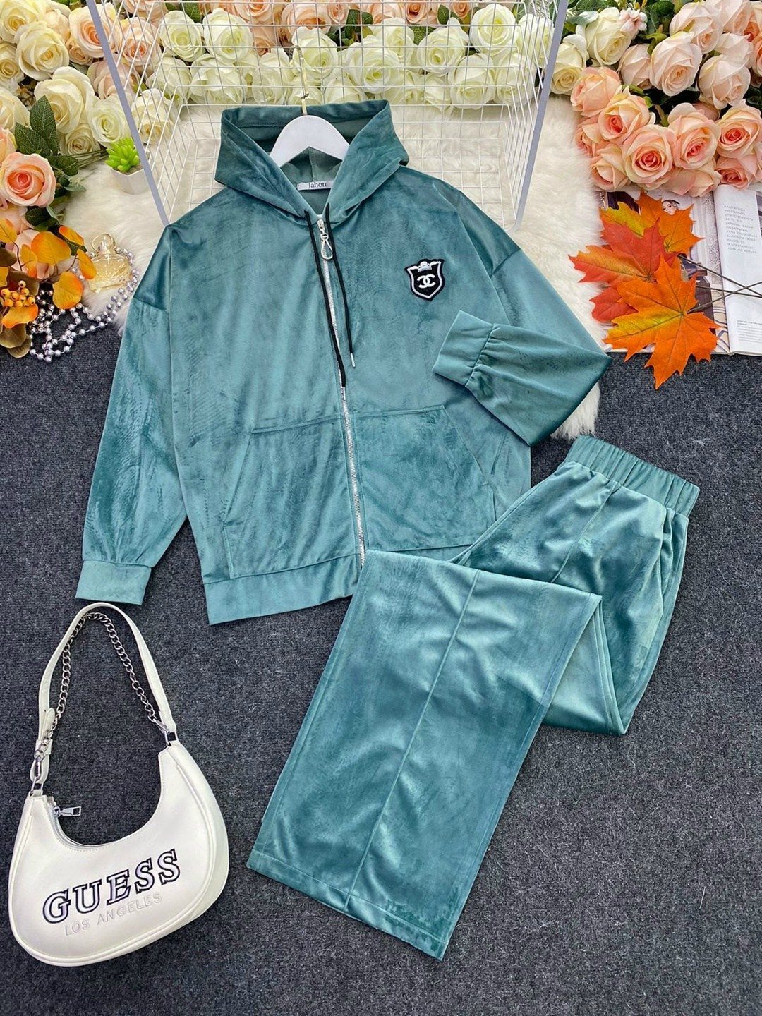 велюровый спортивная костюм,велюровый спортивный костюм женски,костюм из велюра женский,спортивный костюм велюровый женский голубой,костюмчик
