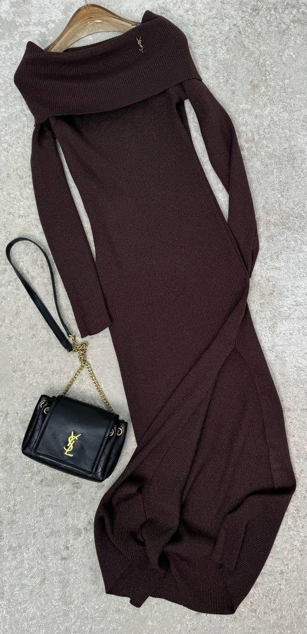 платье трикотажная,вязаное платье,платье,платье женское,коричневое платье-миди с длинными рукавами в рубчик и с открытыми плечами new look