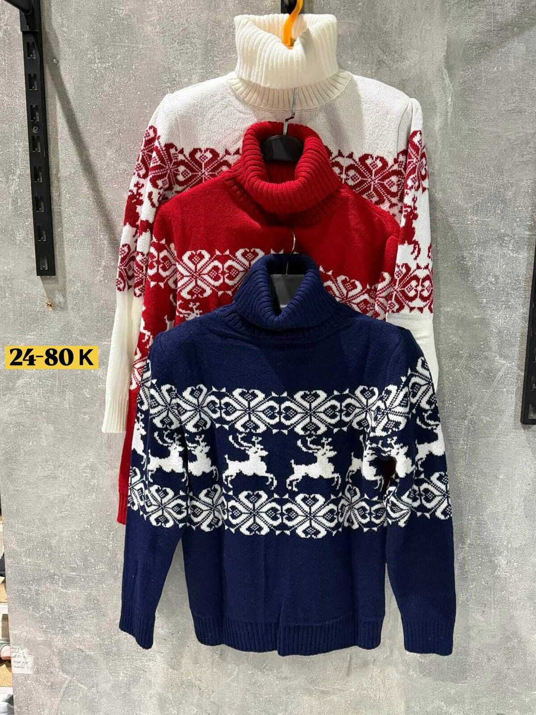 новогодний женский свитер,новогодний свитер женский с оленями с горлом,свитер с оленями женский,красный свитер с оленями,свитер новогодний с оленями и снежинками