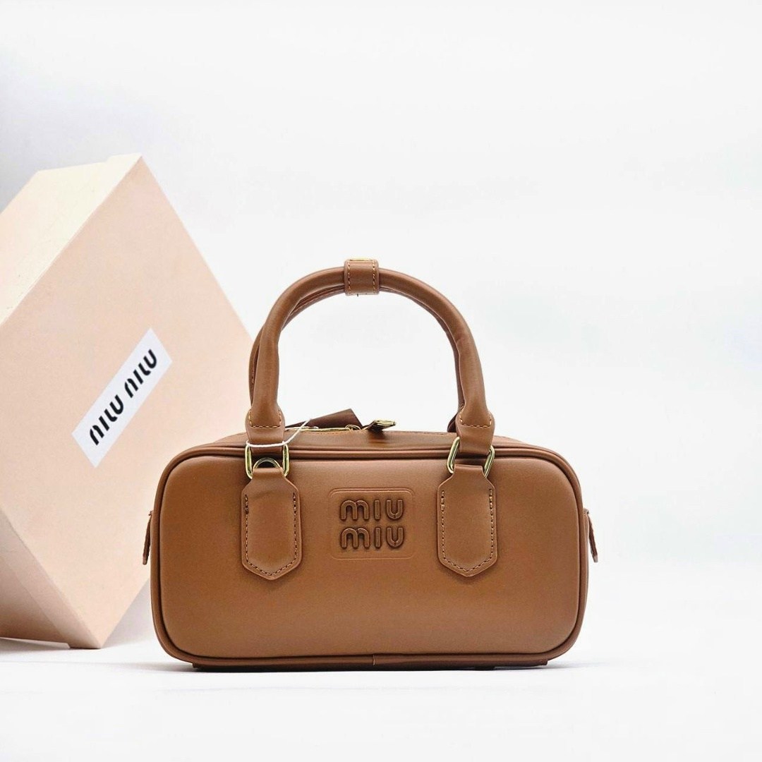 сумка miu miu,сумка женская miu miu,сумка,miu miu сумка на плечо кросс-боди,сумка miu miu на плечо