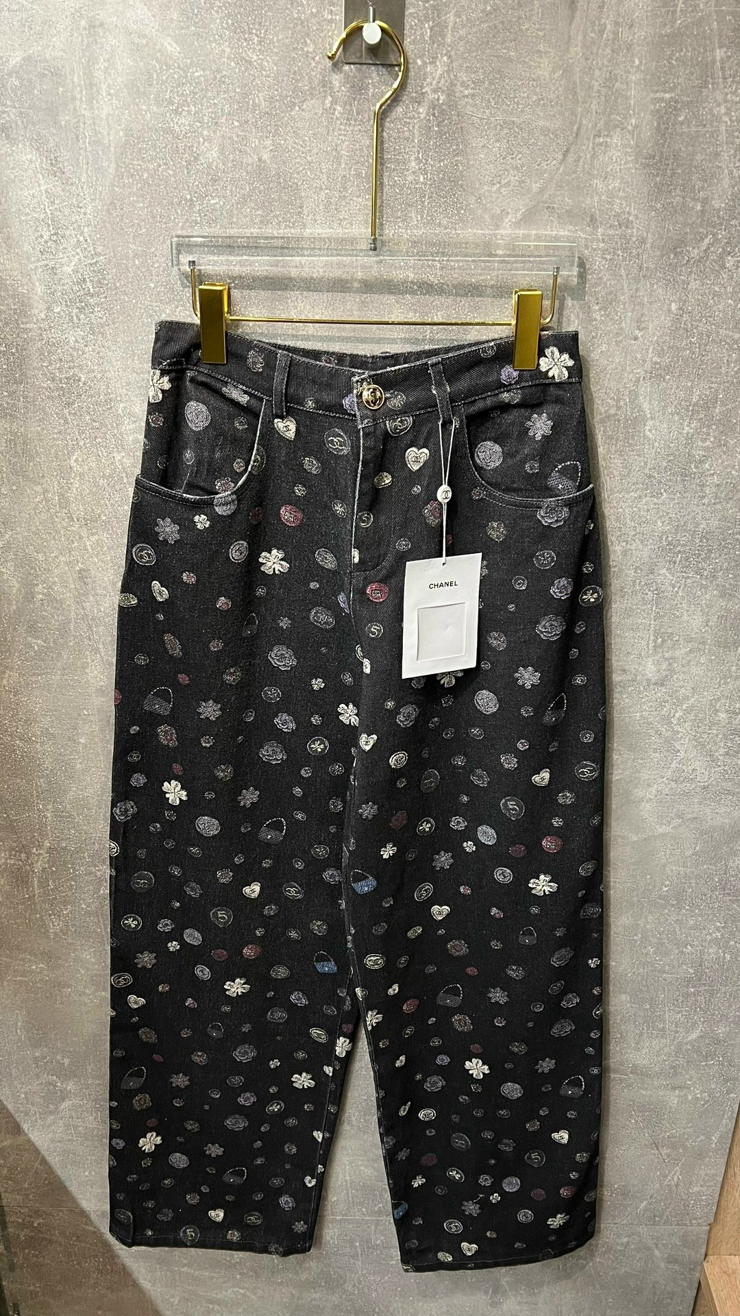 модные джинсовые куртки,куртка женская джинсовая оверсайз,куртка женская джинсовая,джинсовая куртка стильная,женская джинсовая куртка с принтом