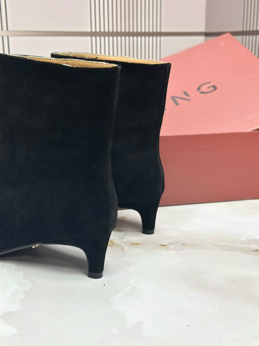 замшевые ботильоны,женские ботильоны,,модные ботильоны,женские замшевые ботильоны с острым носком