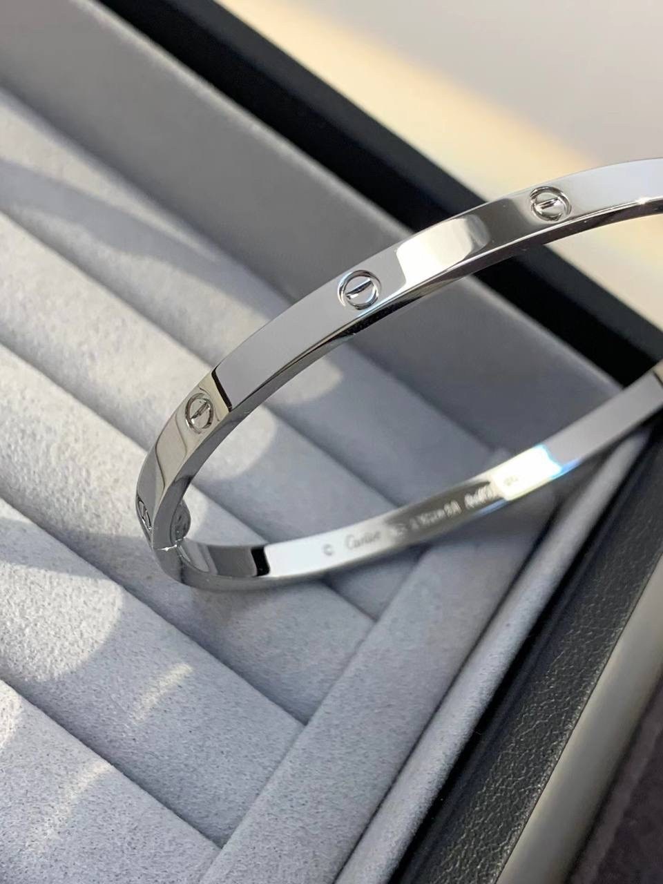 браслет картье,браслет cartier,браслет cartier love белое золото,золотой браслет,браслет картье серебряный