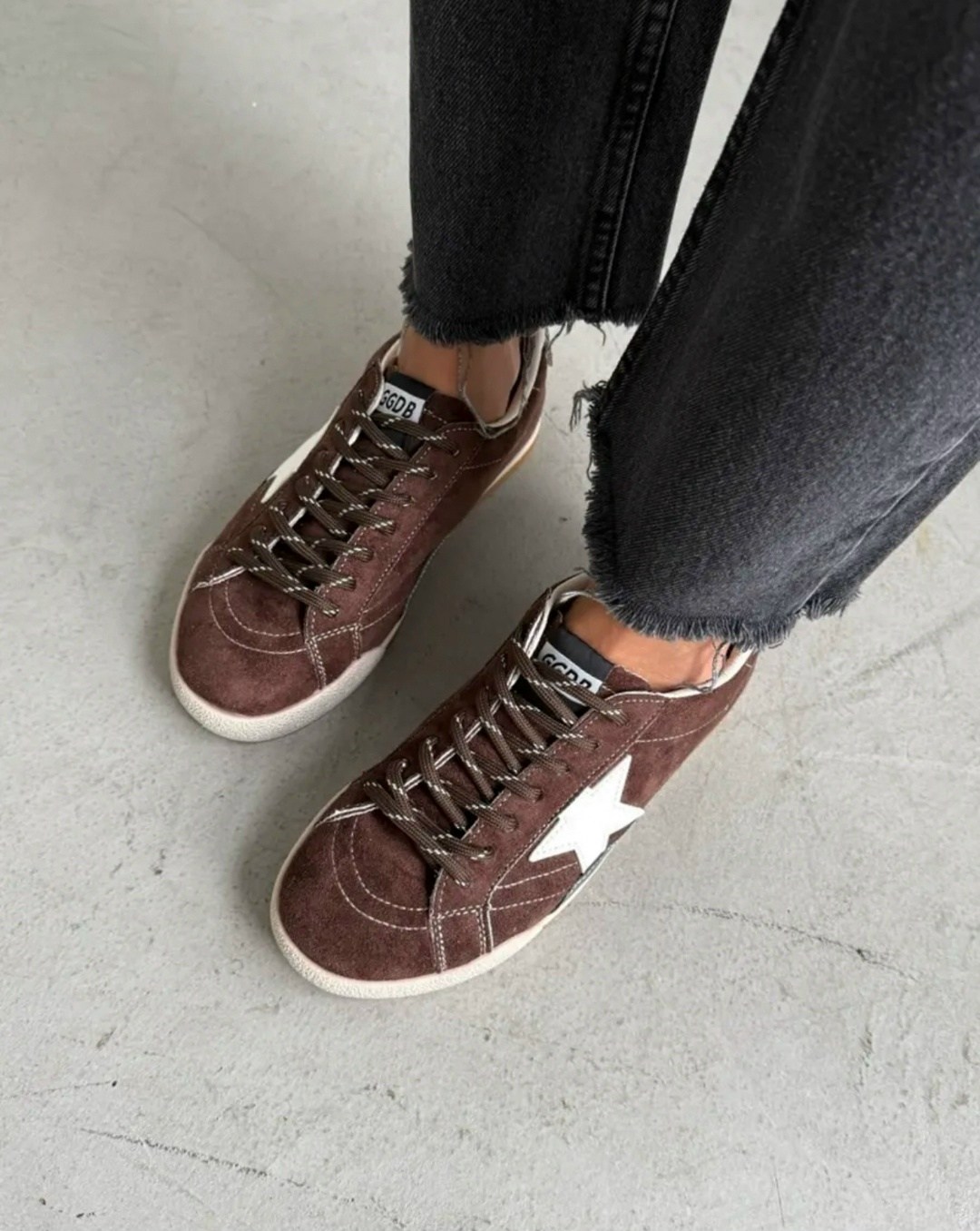 ,кроссовки golden goose hi star из замши коричневый,лаковые кроссовки golden goose,кеды golden goose,golden goose кроссовки super-star коричневый