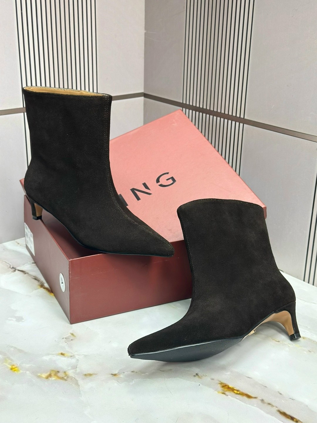 замшевые женские ботильоны с острым носком на,,женские ботильоны,замшевые ботильоны,женские ботильоны с острым носком