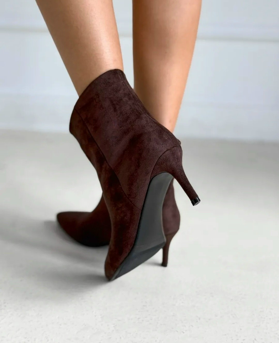 ботильоны демисезонные на каблуке шпильке londri,ботильоны демисезонные на каблуке шпильке,замшевые ботильоны,ботильоны,ботильоны демисезонные на каблуке шпильке londri цвет шоколадный