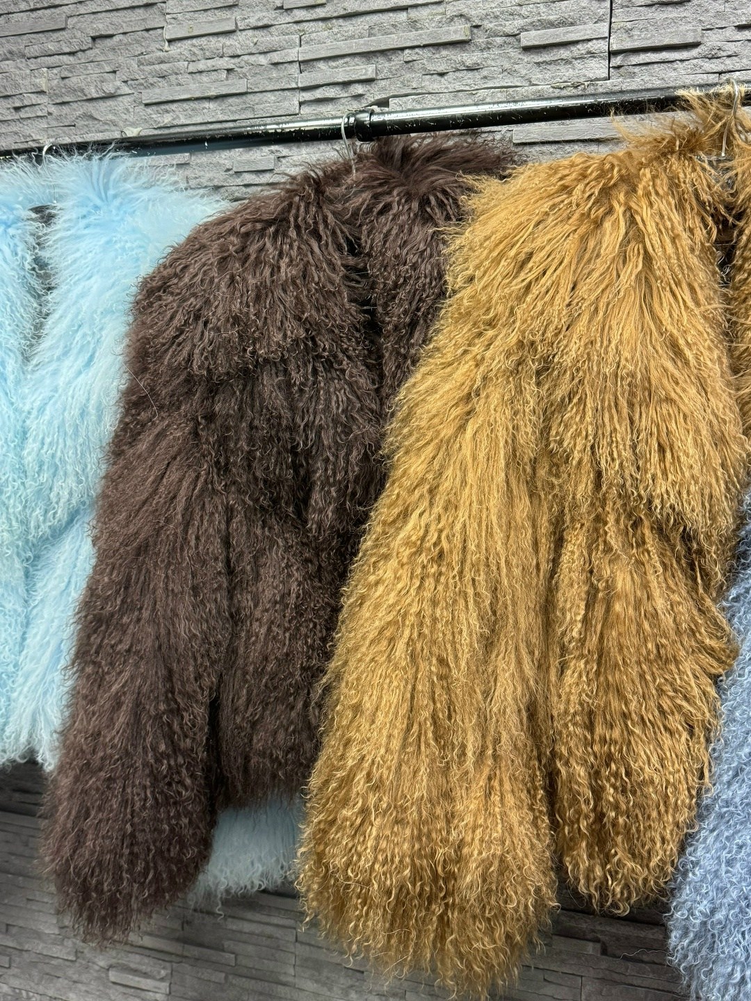 шуба из ламы,женская шуба,шубка из ламы,меховая куртка,шуба бирюзового цвета