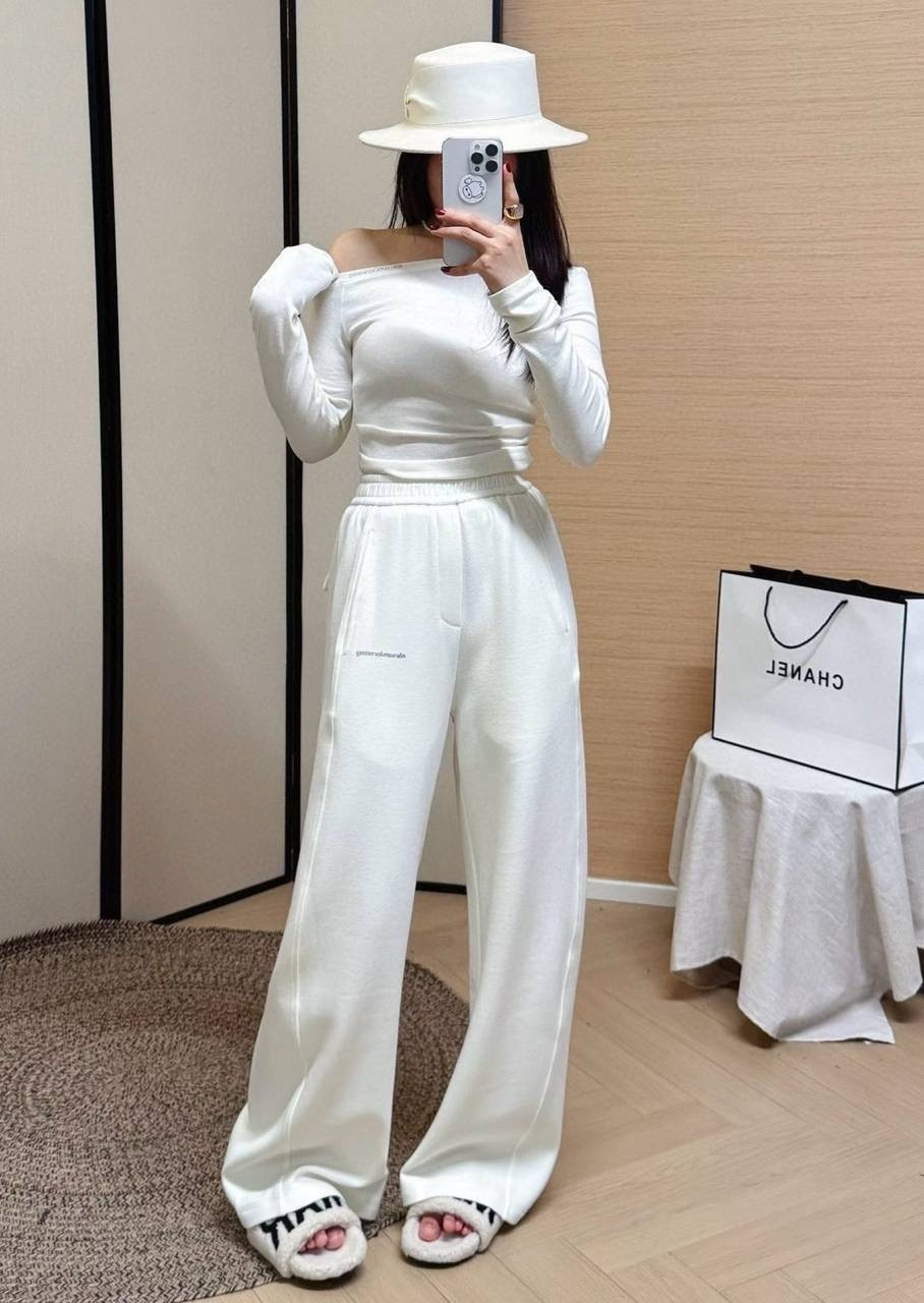 модные брюки,брюки с высокой талией,брюки с широкими штанинами,штаны белые,спортивные штаны