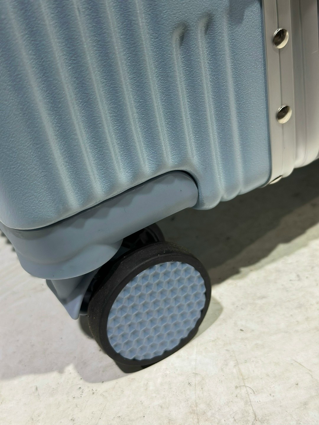 чемодан на колесиках,чемоданы на колесах,многофункциональный женский чемодан на колесиках,алюминиевый чемодан,чемодан