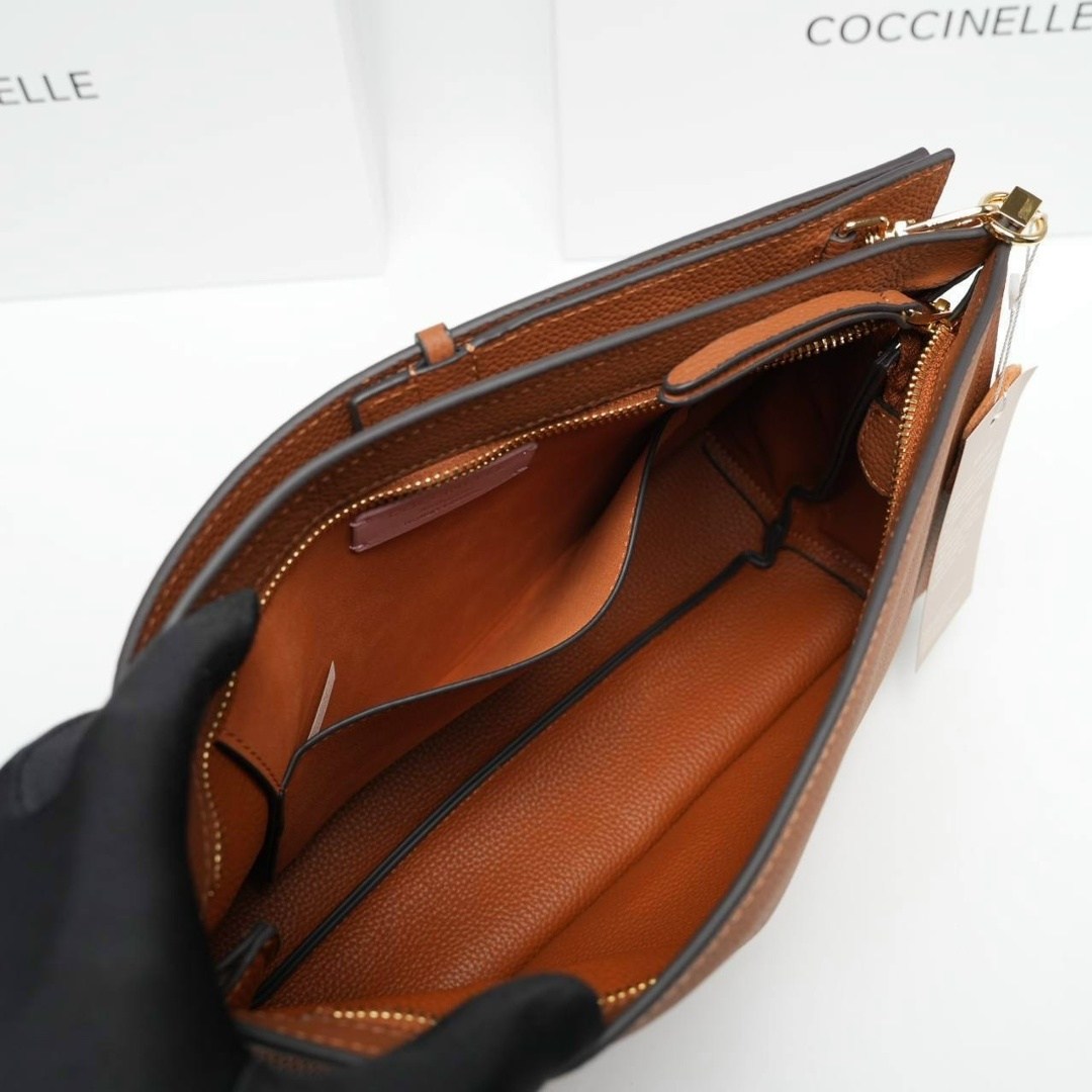 сумка женская coccinelle,coccinelle сумка,сумка женская coccinelle e5 n15 53 01 01 чёрный,coccinelle сумка на плечо,двусторонняя кожаная сумка через плечо coccinelle snip medium черный