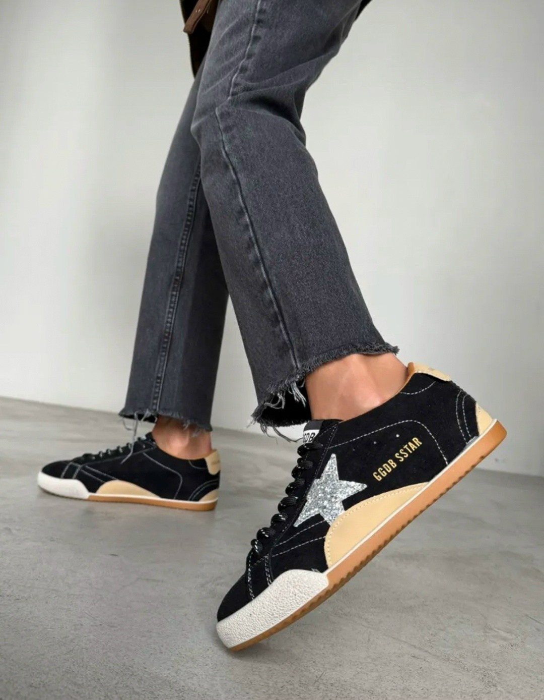 ,кроссовки golden goose hi star из замши коричневый,лаковые кроссовки golden goose,кеды golden goose,golden goose кроссовки super-star коричневый