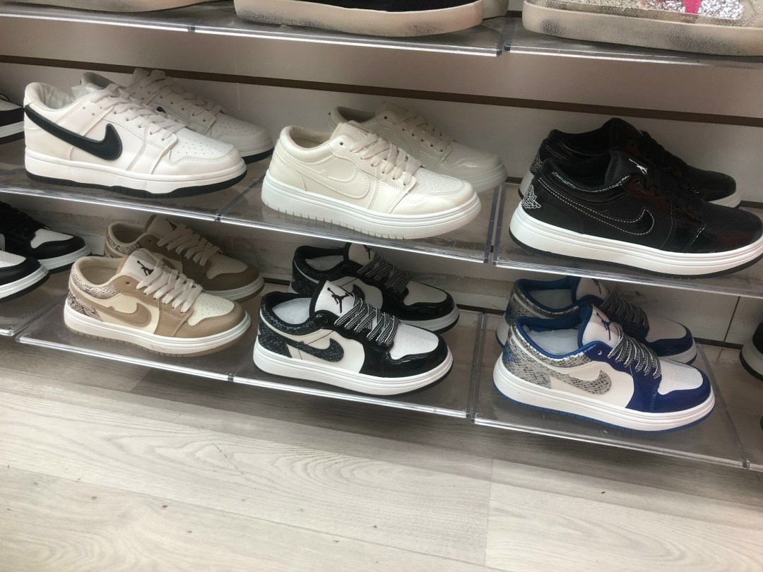 кроссовки,обуви,фирменные кроссовки,спортивные кроссовки,оригинальные кроссовки