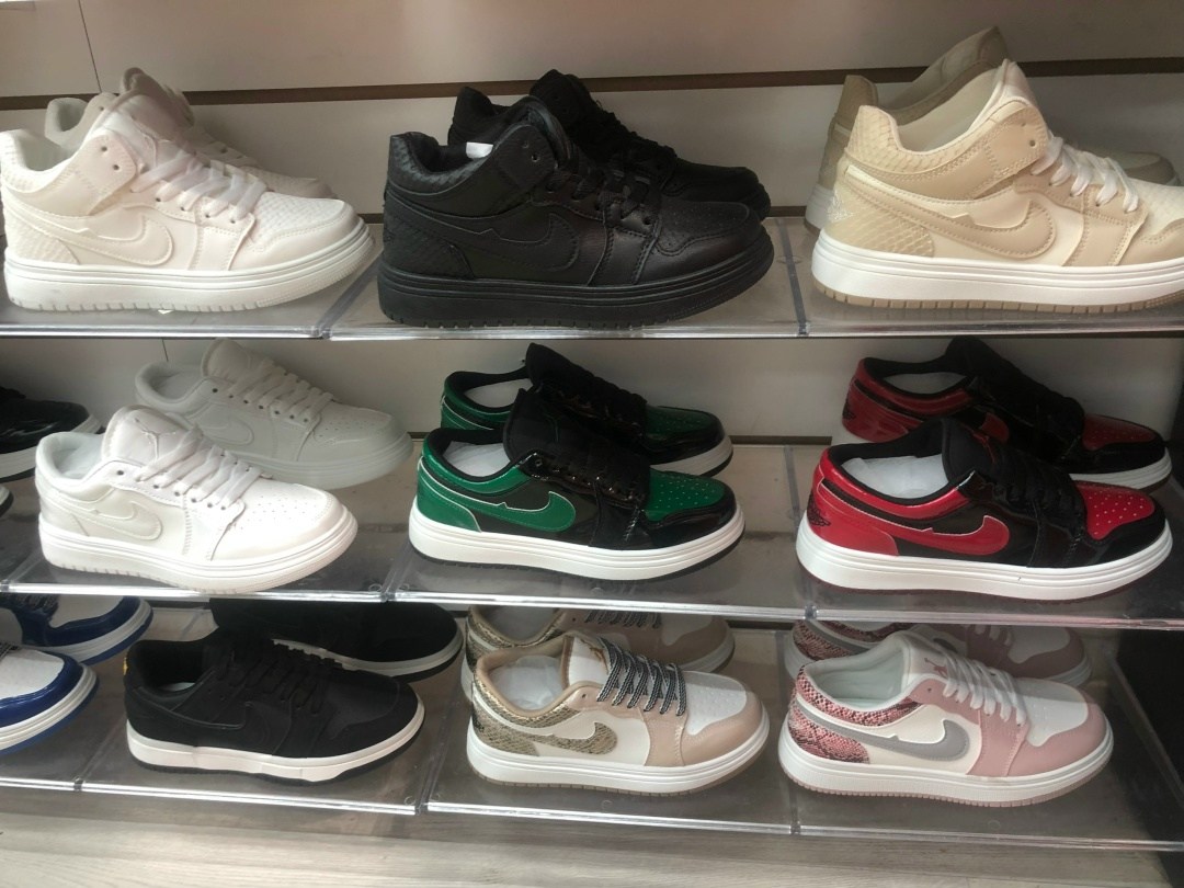 кроссовки,обуви,фирменные кроссовки,спортивные кроссовки,оригинальные кроссовки